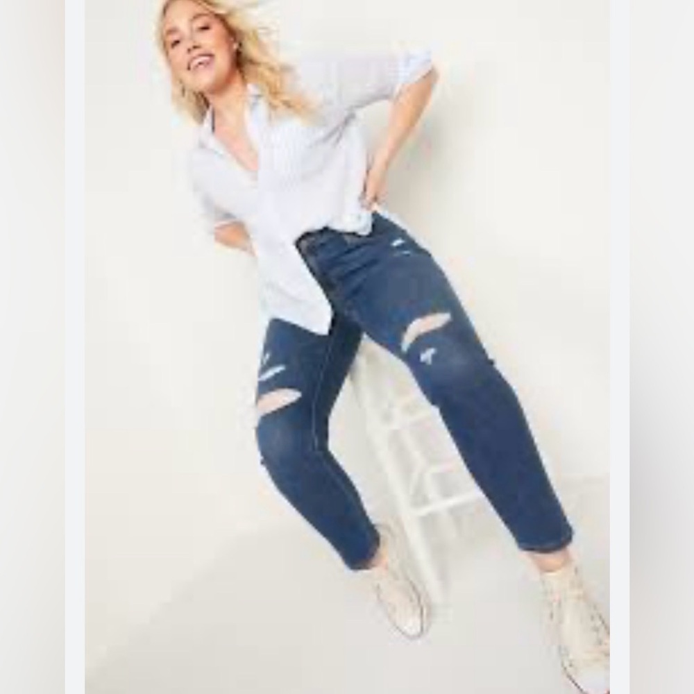 NWT Old Navy Women's Mid-Rise Power Slim Straight Distressed Jeans Size 30.